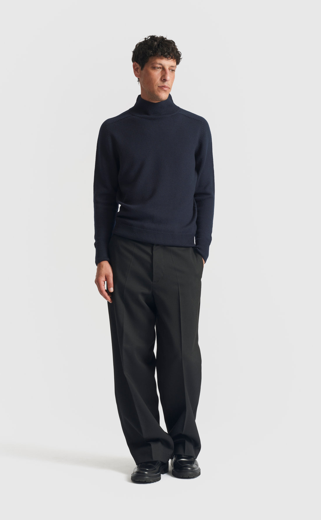 Merino Hi-Neck Sweater - Merino Hi-Neck Sweater - Navy