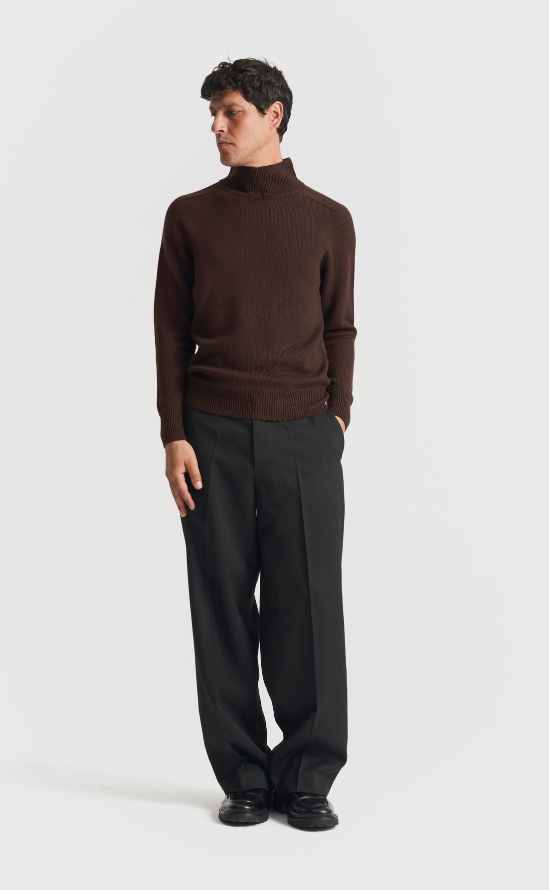 Merino Hi-Neck Sweater in Night Brown