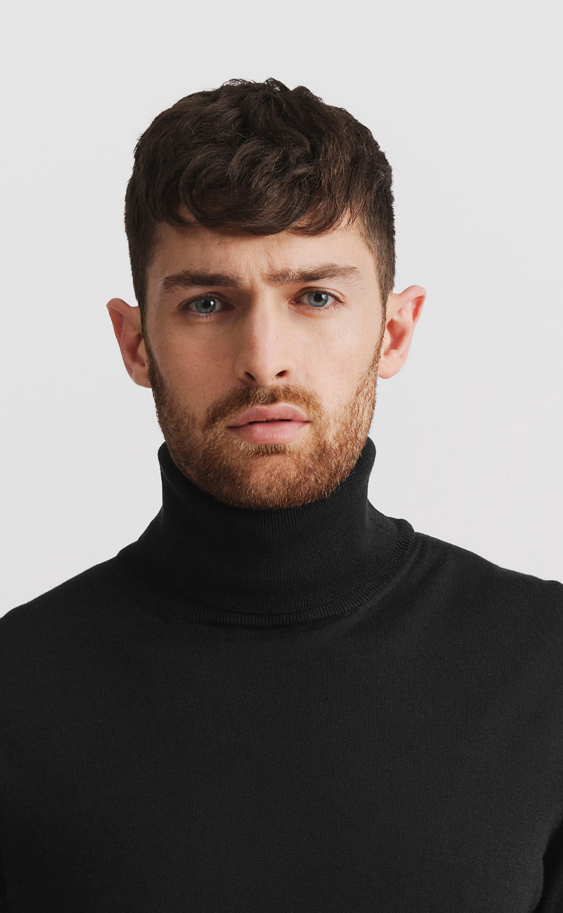 Custom Fitted Turtle-Neck Pullover Black