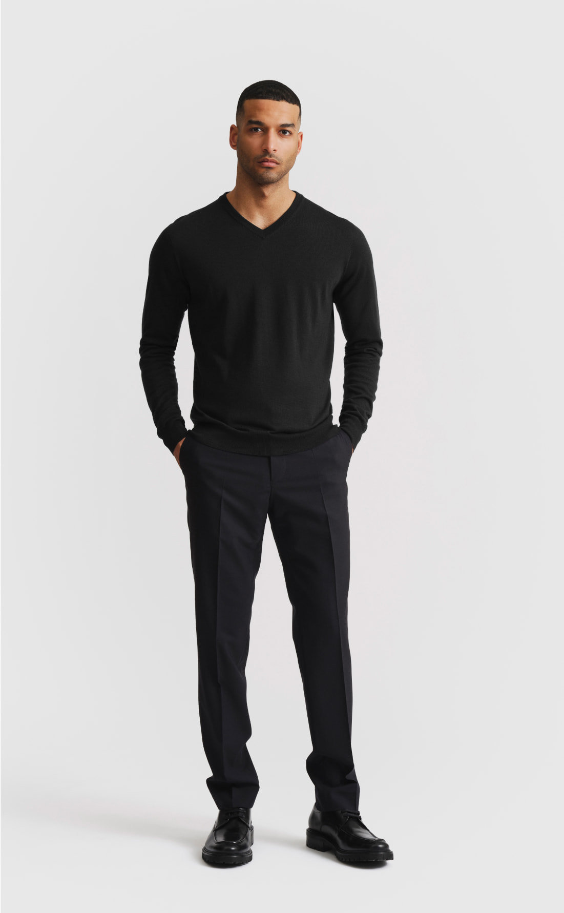 Merino V-Neck Pullover in Black