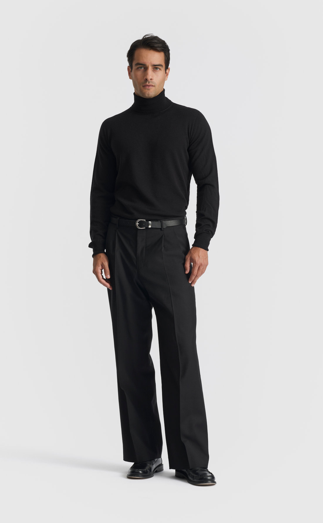 Merino Turtle-Neck Pullover in Black