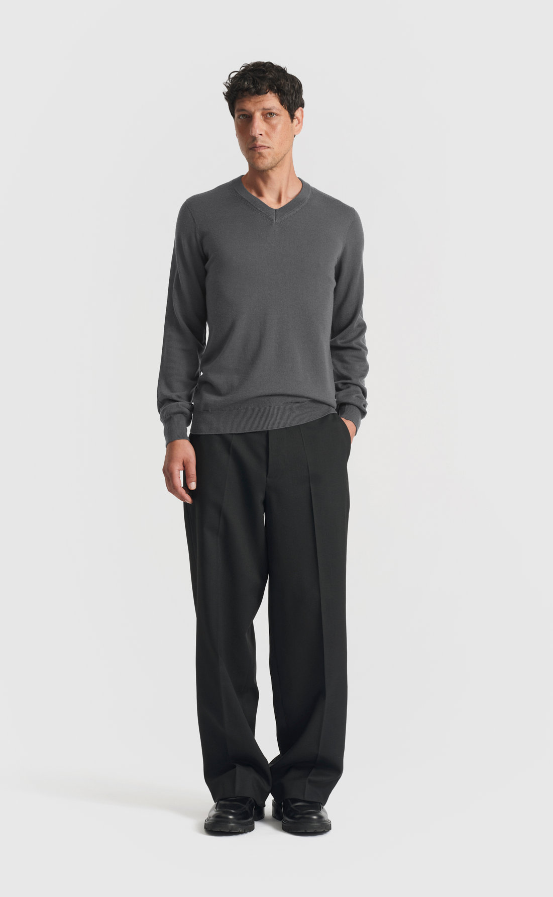 Merino V-Neck Pullover in Dark Shadow