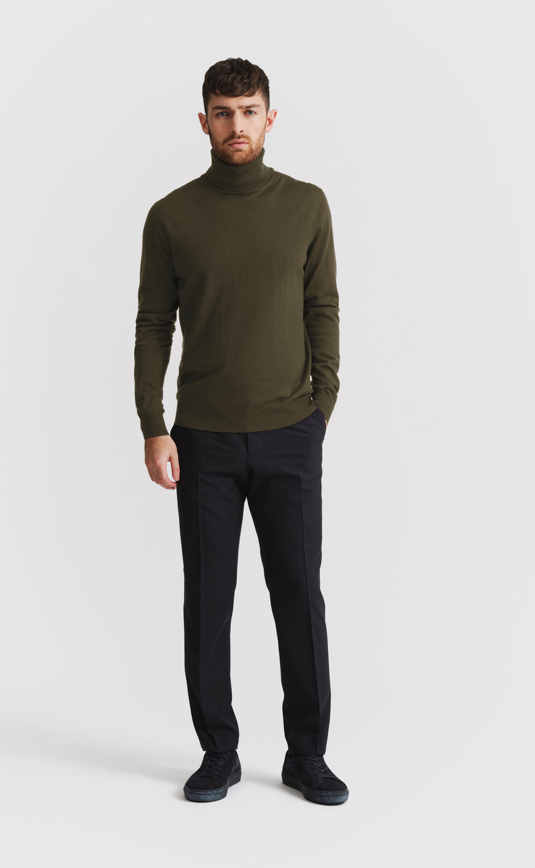Merino Turtle-Neck Pullover in Deep Olive