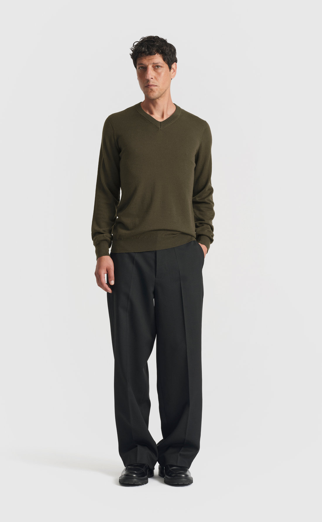 Merino V-Neck Pullover in Deep Olive