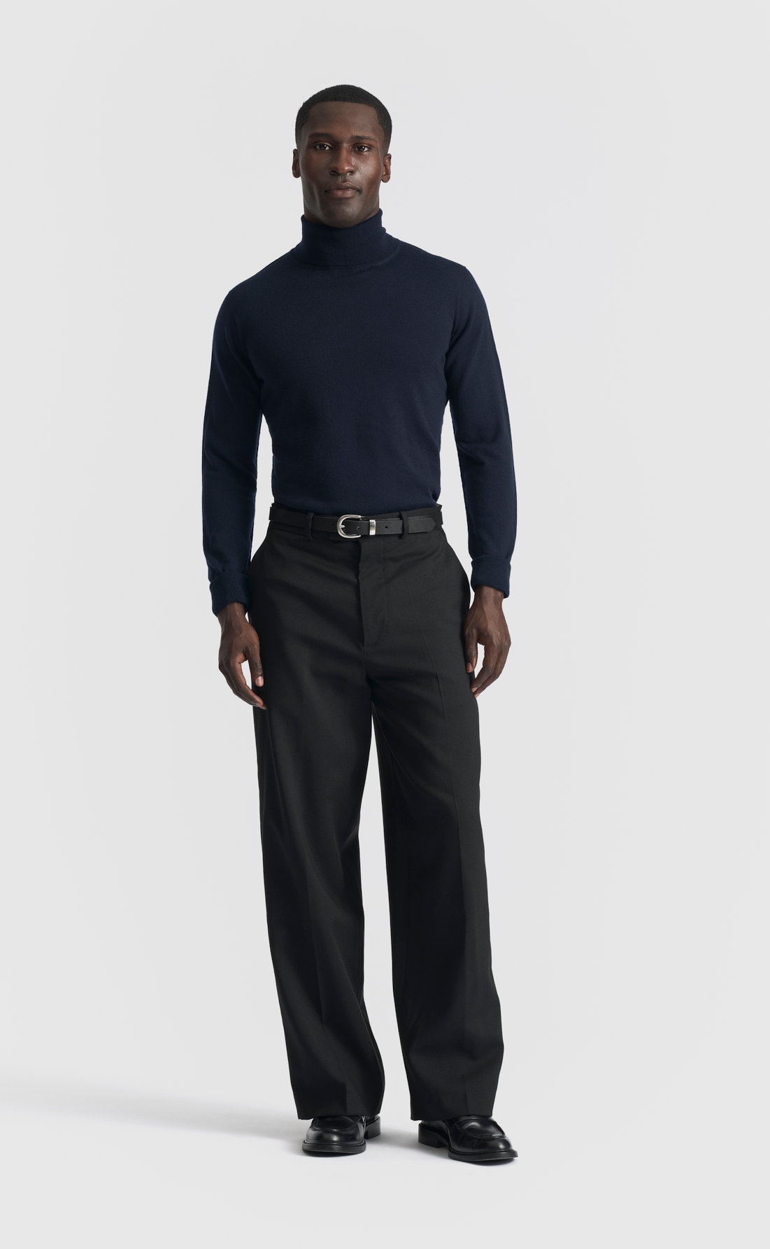 Merino Turtle-Neck Pullover in Navy