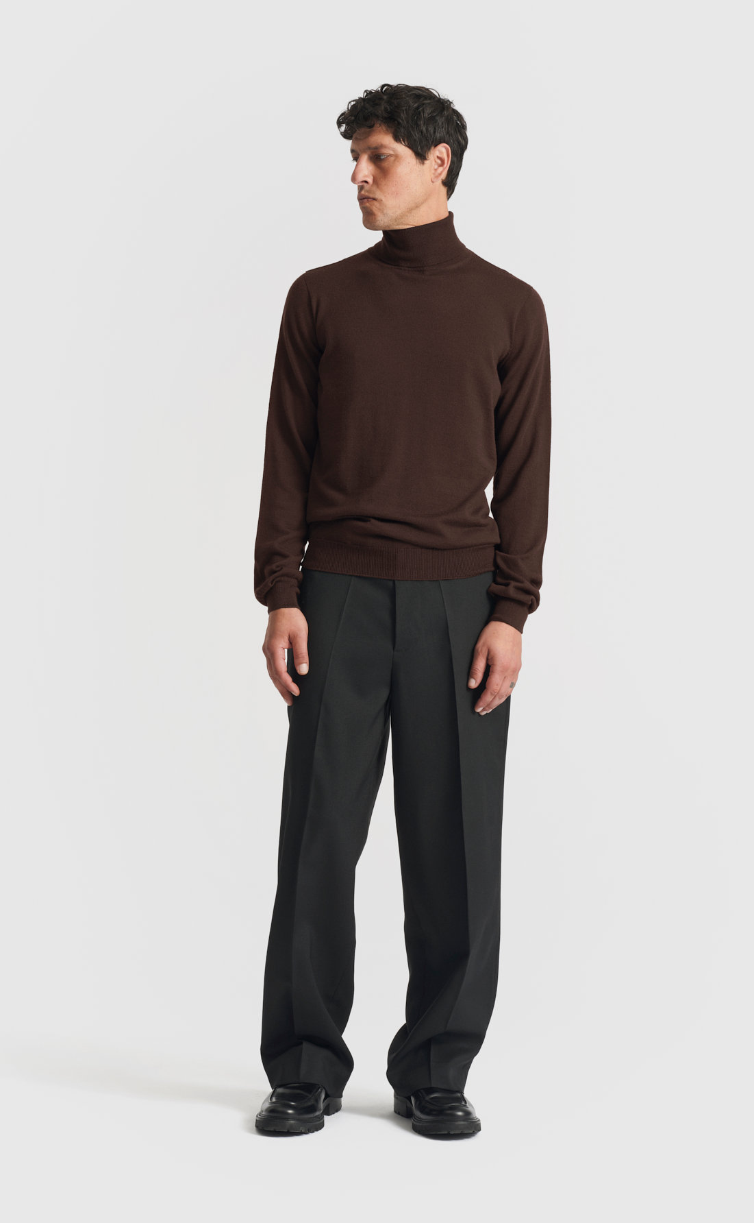 Merino Turtle-Neck Pullover in Night Brown