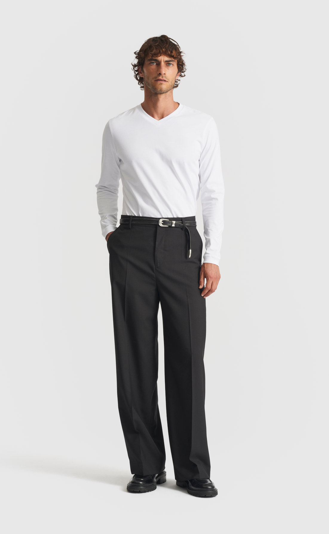 Cotton V-Neck T-Shirt / Long-Sleeve in White