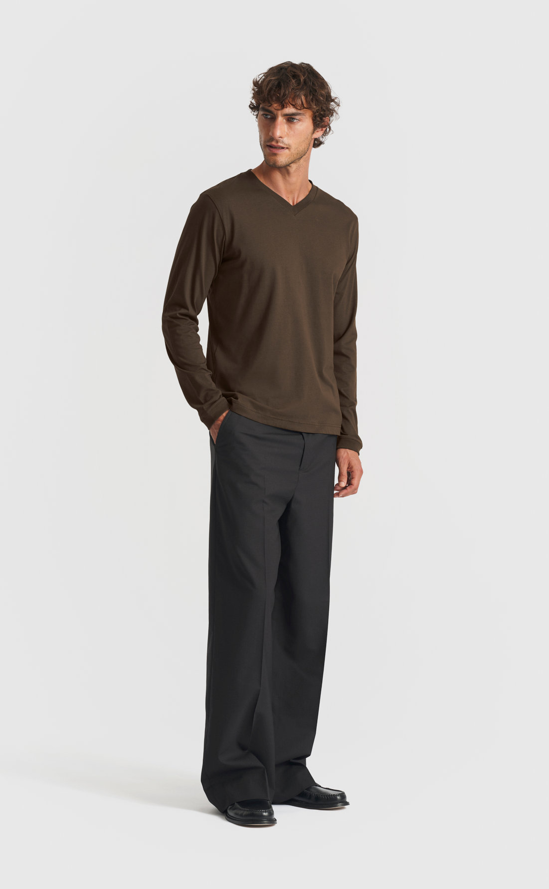 Cotton V-Neck T-Shirt / Long-Sleeve in Demitasse