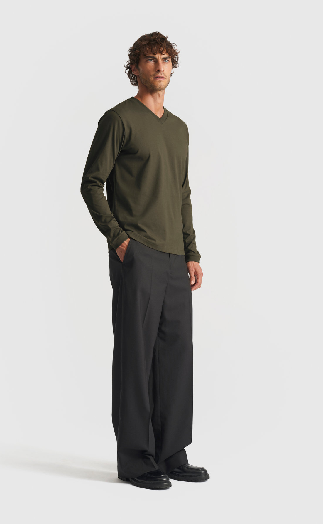 Cotton V-Neck T-Shirt / Long-Sleeve in Grape Leaf