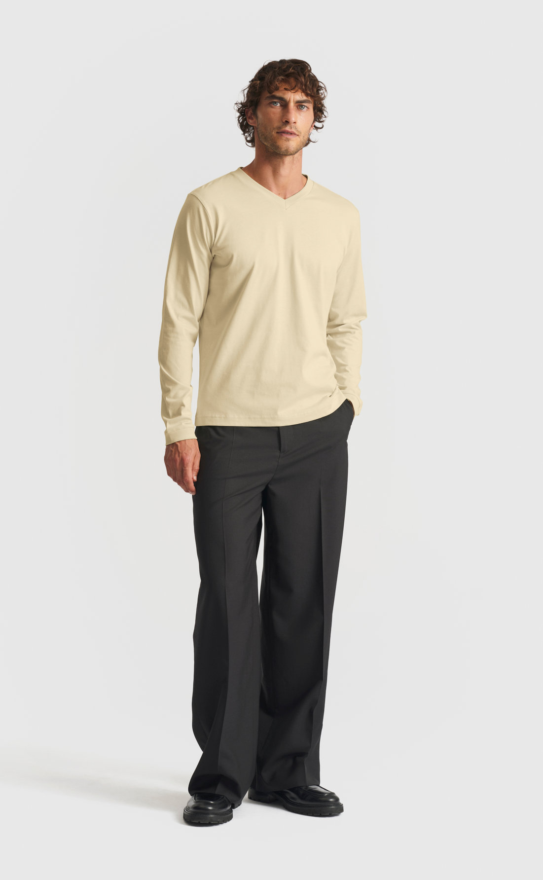 Cotton V-Neck T-Shirt / Long-Sleeve in Green Haze