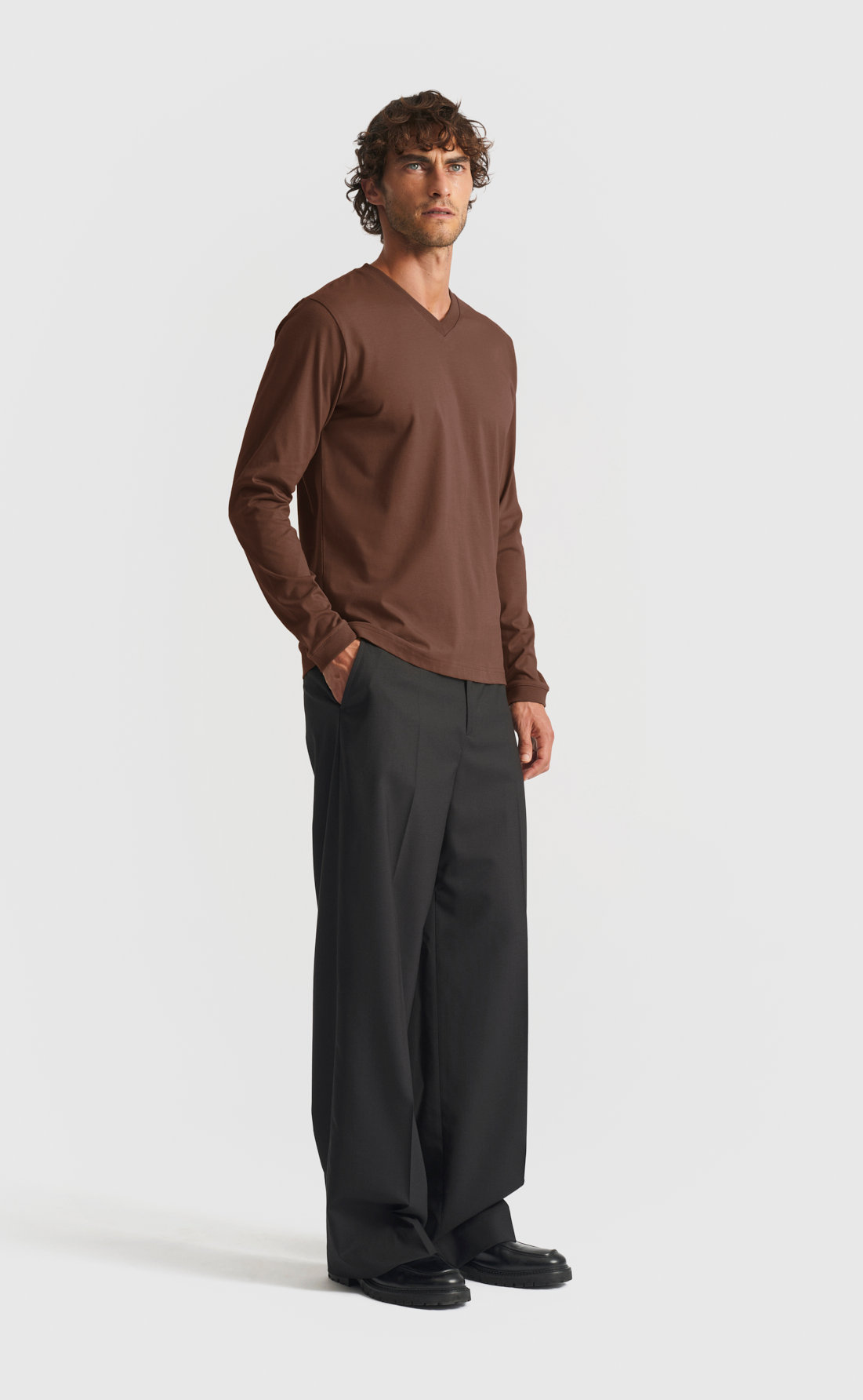 Cotton V-Neck T-Shirt / Long-Sleeve in Mink