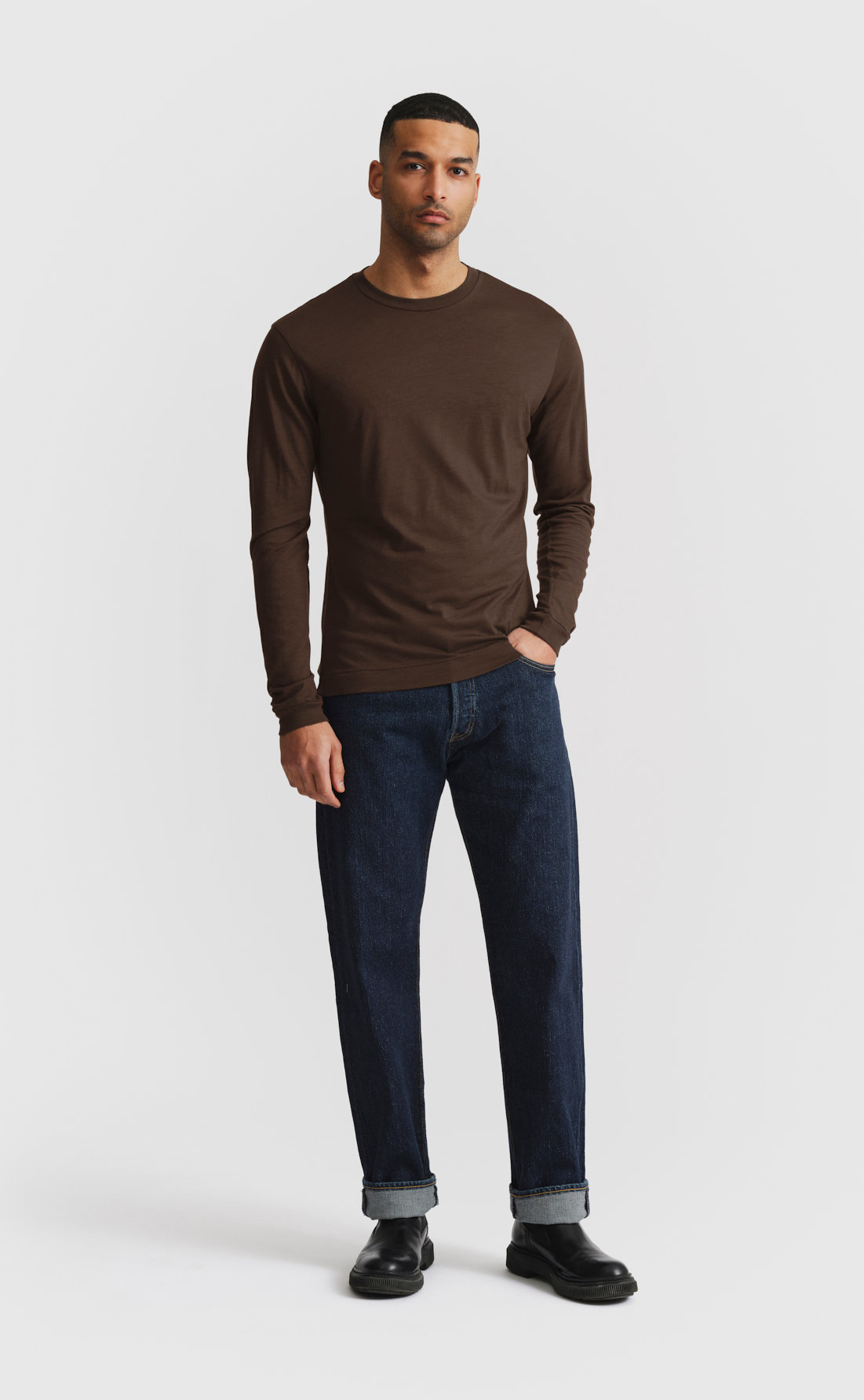 Wool T-Shirt / Long-sleeve in Black Olive