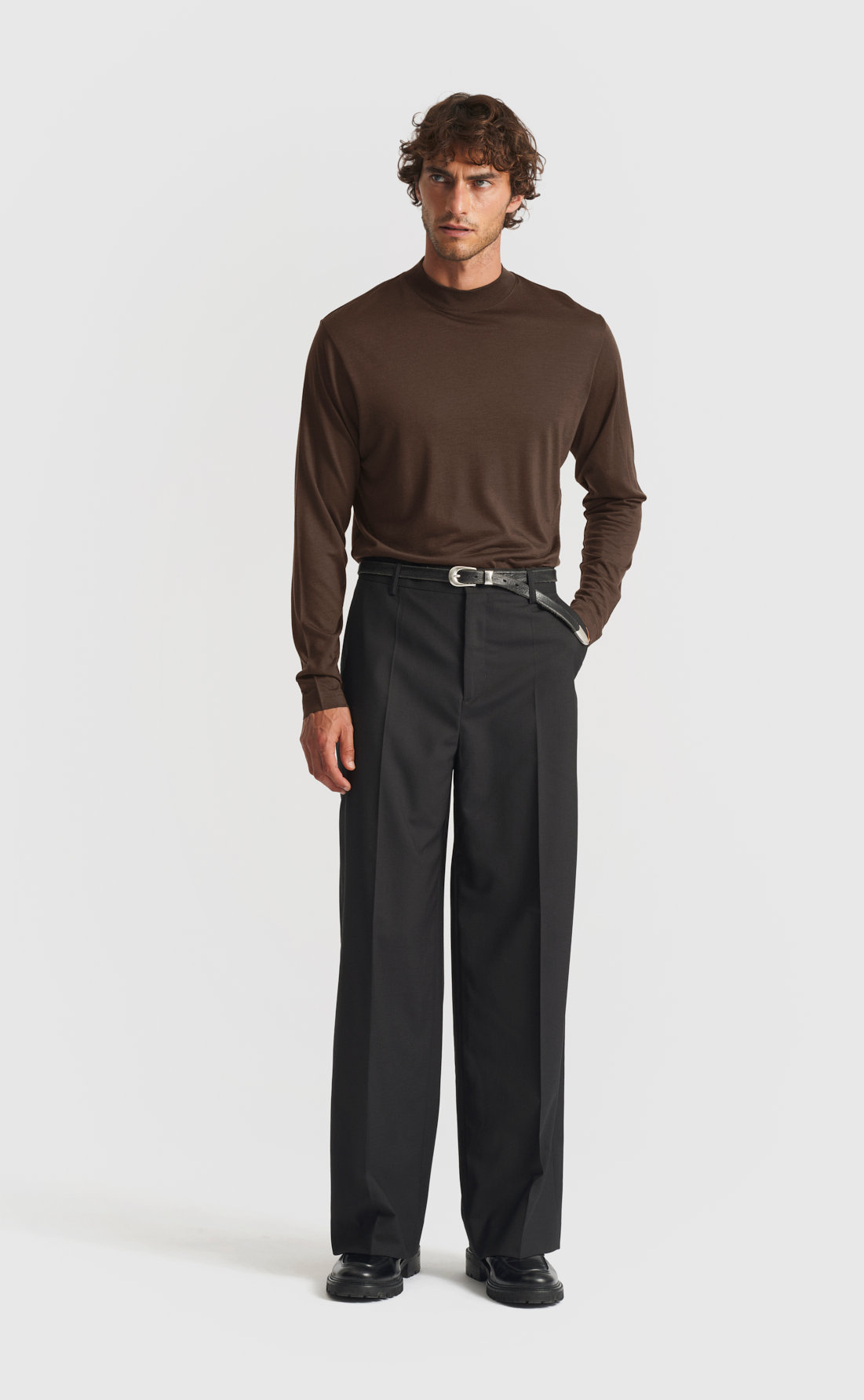 Wool Hi-Neck T-Shirt / Long-sleeve in Black Olive