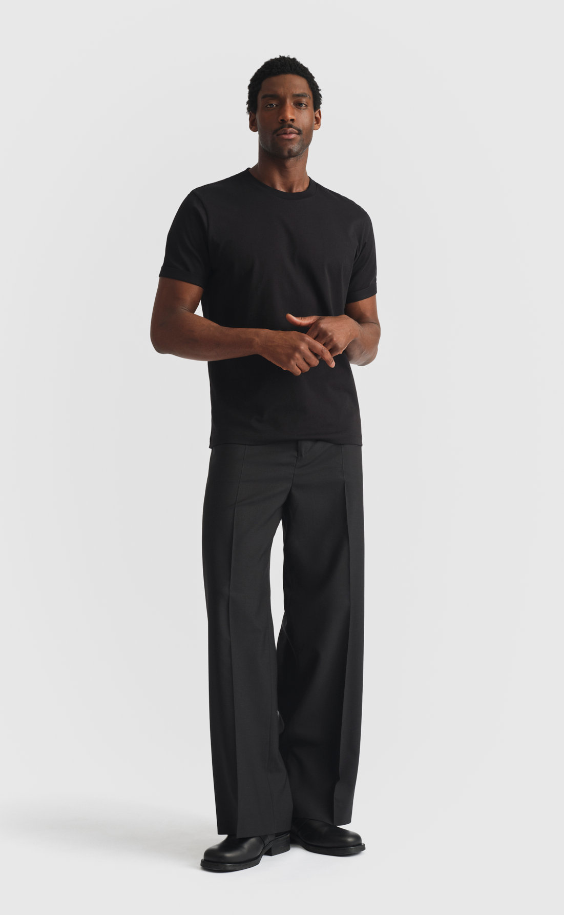 Cotton T-Shirt / Folded Sleeves in Black