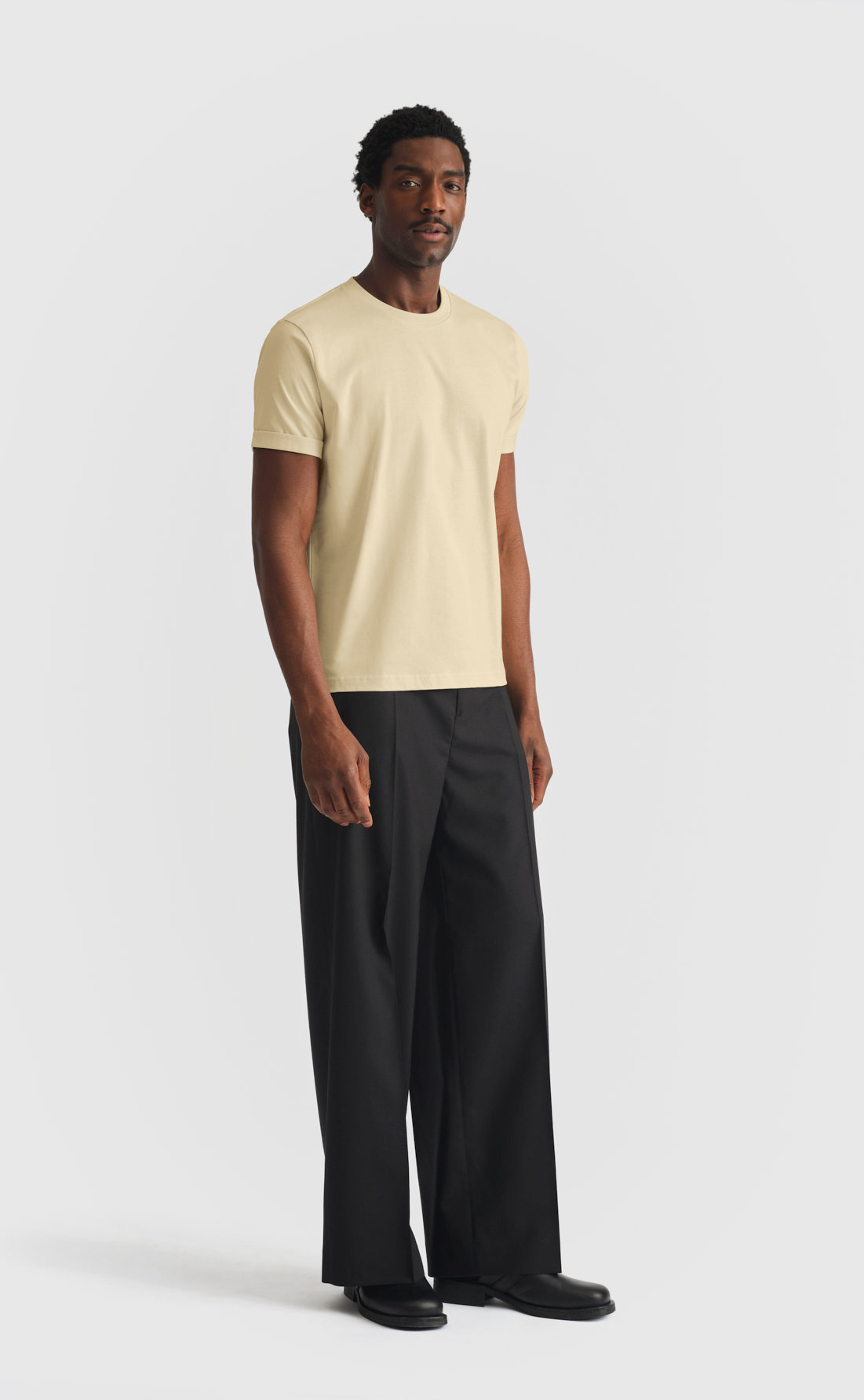 Cotton T-Shirt / Folded Sleeves in Green Haze