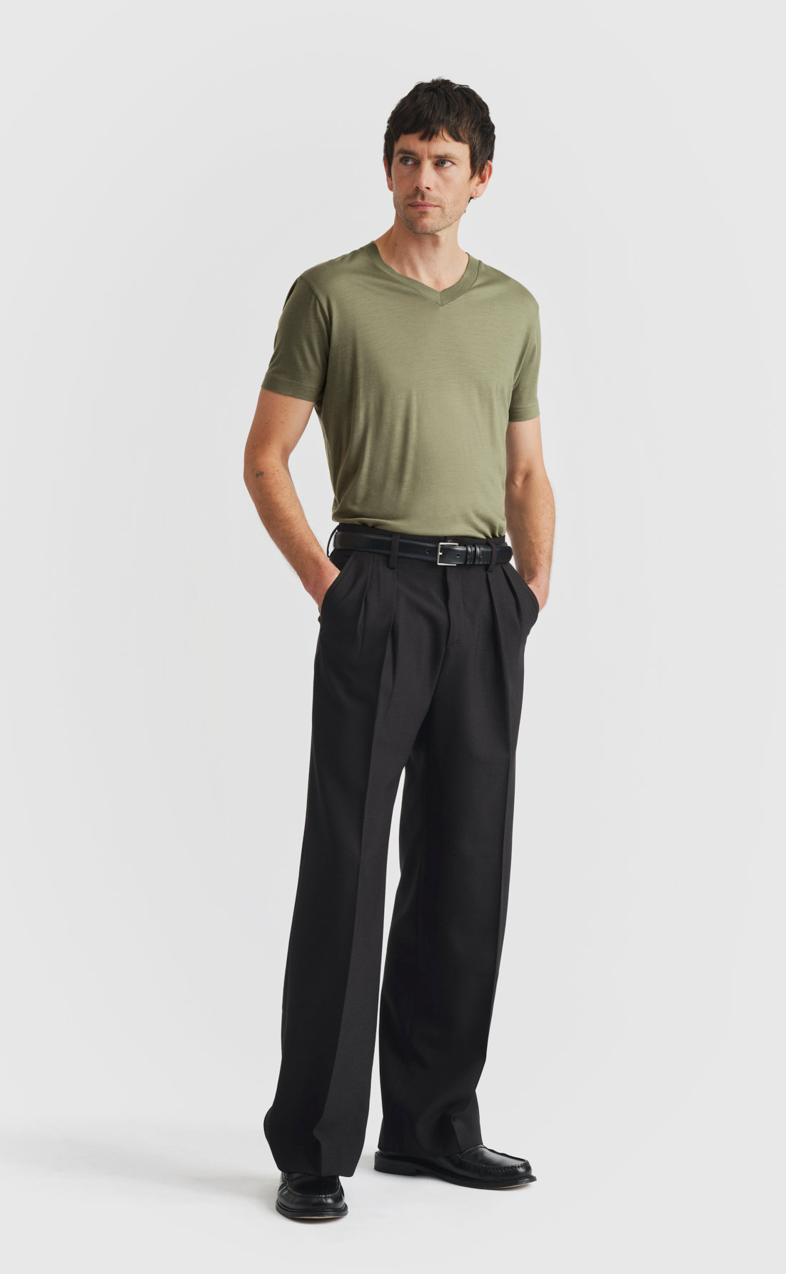 Wool V-Neck T-Shirt in Oil Green