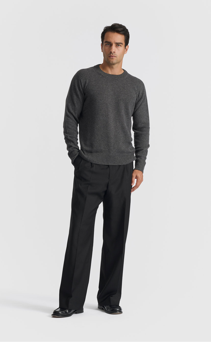 Model wearing our cashmere sweater in anthracite