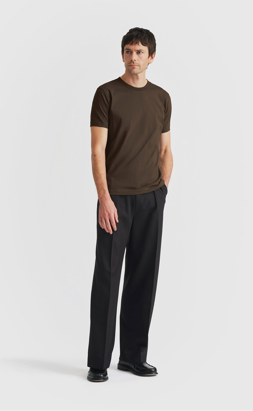 Model wearing cotton t-shirt / demitasse