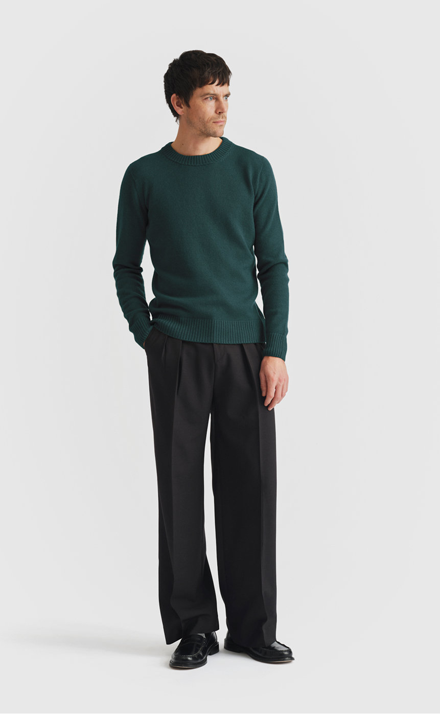 Model wearing our cashmere sweater in malachite