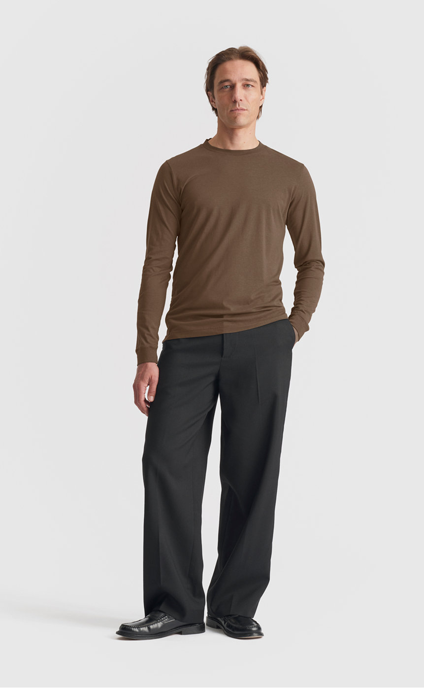 Model wearing our lyocell long sleeve t-shirt in cub