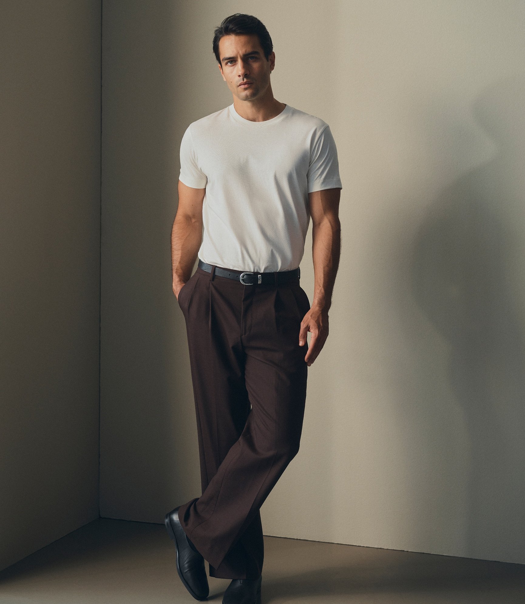 Model wearing our cashmere button up sweater in Anthracite