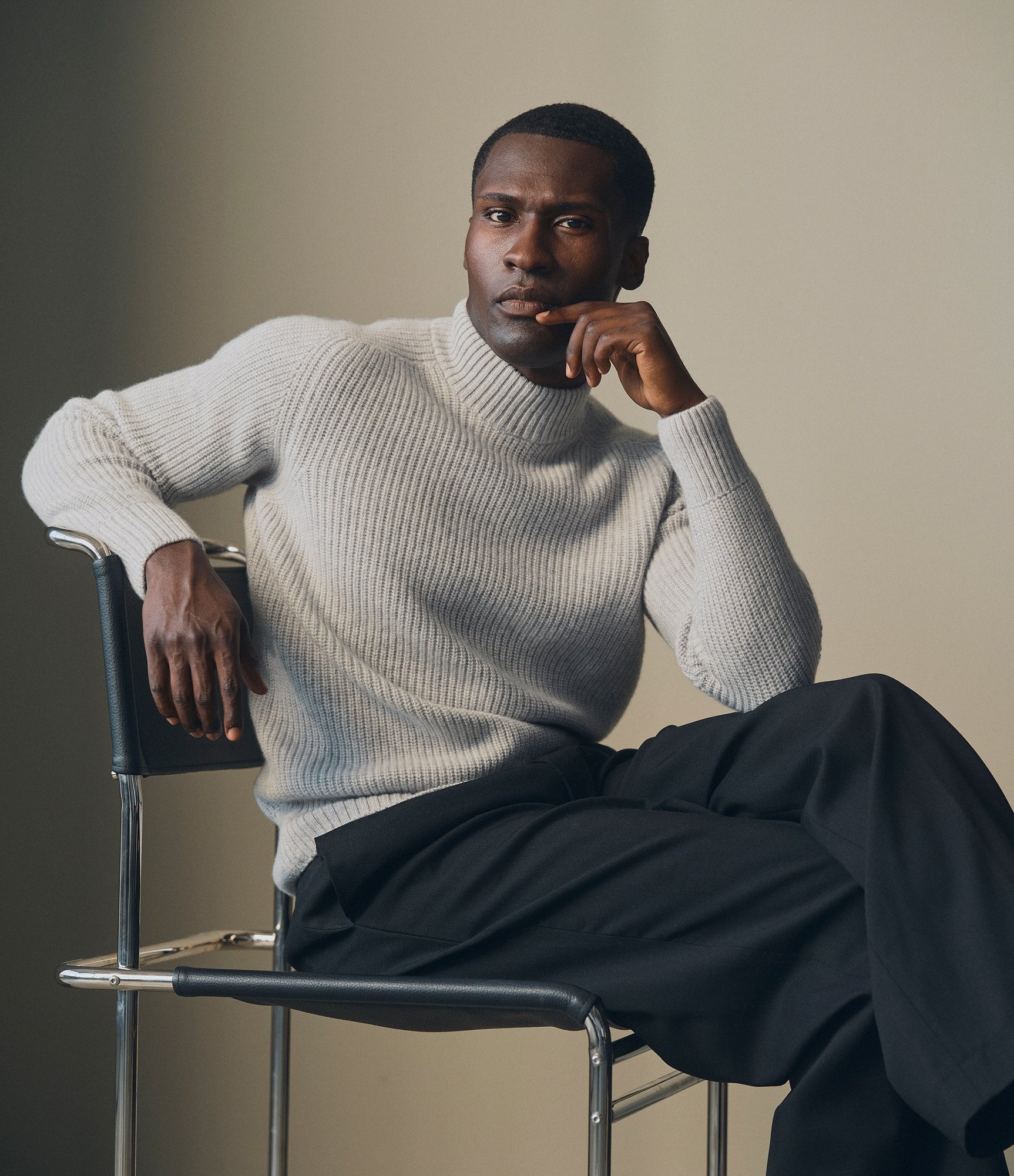 Model wearing our cashmere hi-neck sweater in light grey melange